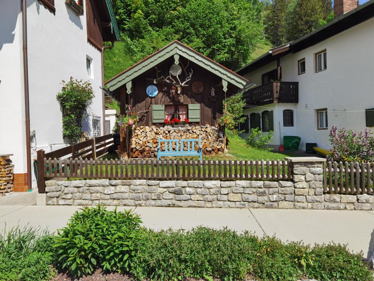 Pension Karner Bed and Breakfast Mittenwald Exteriör bild