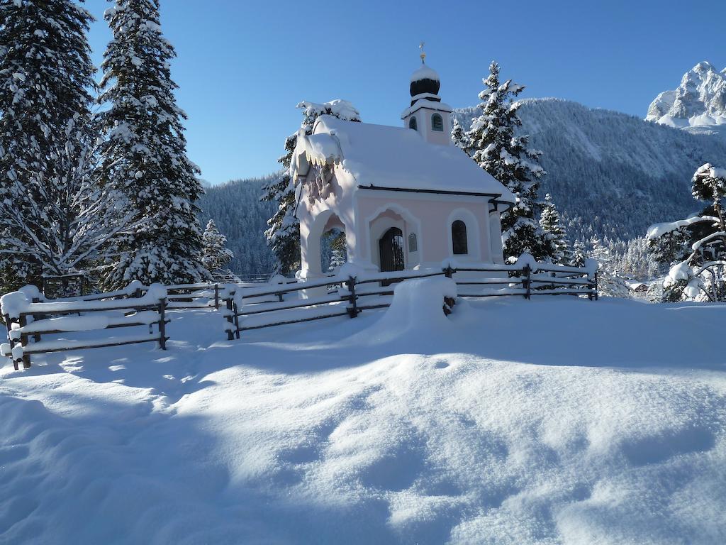 Pension Karner Bed and Breakfast Mittenwald Exteriör bild